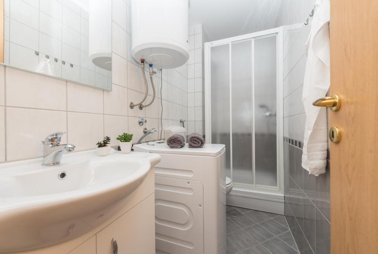 Deluxe 3 Bedroom Apartment With Sea View Baška Voda Exteriér fotografie