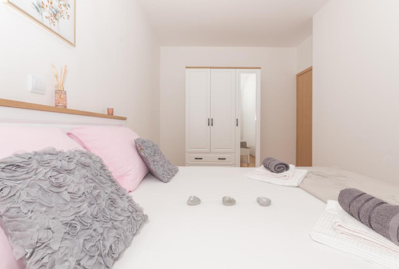 Deluxe 3 Bedroom Apartment With Sea View Baška Voda Exteriér fotografie