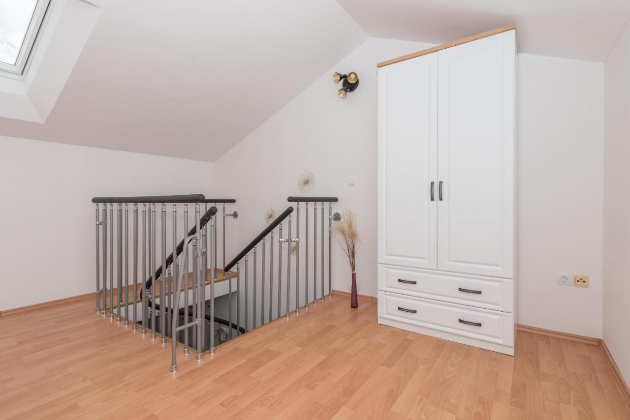 Deluxe 3 Bedroom Apartment With Sea View Baška Voda Exteriér fotografie