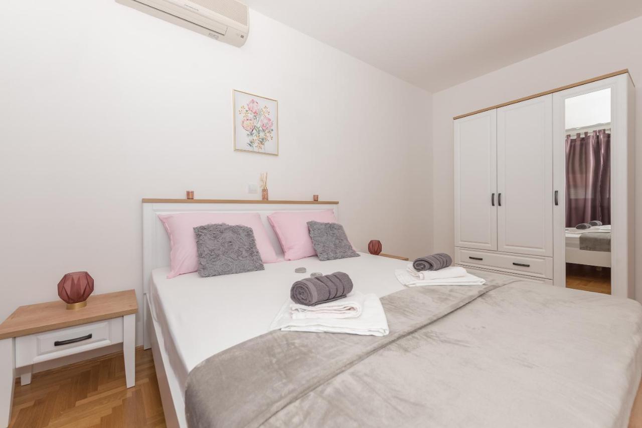 Deluxe 3 Bedroom Apartment With Sea View Baška Voda Exteriér fotografie