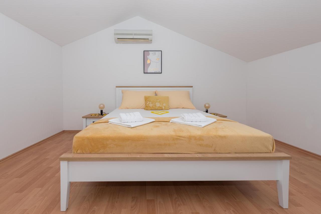 Deluxe 3 Bedroom Apartment With Sea View Baška Voda Exteriér fotografie